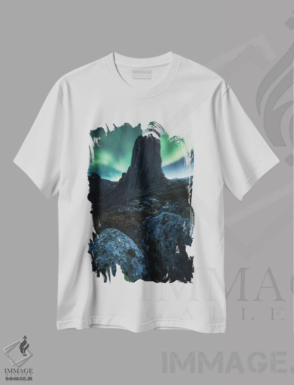 تیشرت سفید طرح دار شفق قطبی در جزیره سنیا، مدیوم اثر دنیل گاستاگر | immage.ir