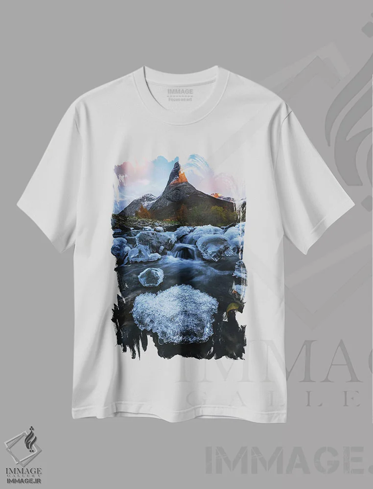 تیشرت سفید طرح دار رودخانه یخ زده در شمال نروژ، مدیوم اثر دنیل گاستاگر | immage.ir