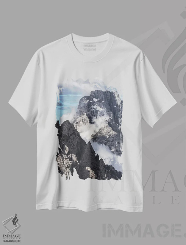 تیشرت سفید طرح دار کوه های دراماتیک در دولومیت، مدیوم اثر دنیل گاستاگر | فروشگاه ایماژ