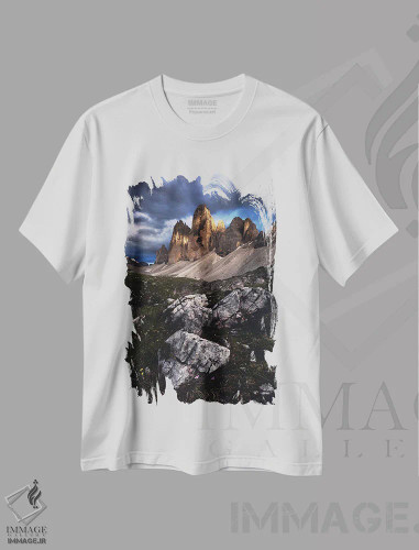 تیشرت سفید طرح دار نور دراماتیک در تره چیمه دی لاواردو، مدیوم اثر دنیل گاستاگر | فروشگاه ایماژ