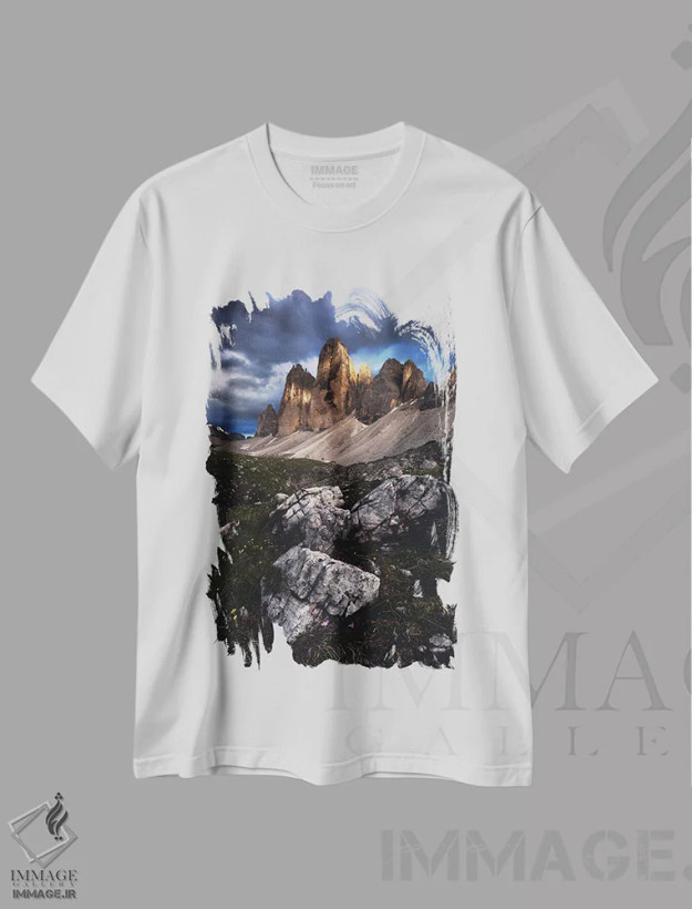 تیشرت سفید طرح دار نور دراماتیک در تره چیمه دی لاواردو، مدیوم اثر دنیل گاستاگر | فروشگاه ایماژ
