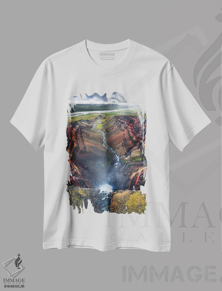 تیشرت سفید طرح دار نمای از بالا از آبشار عظیم در شرق ایسلند، عکاسی هوایی اثر دنیل گاستاگر | immage.ir