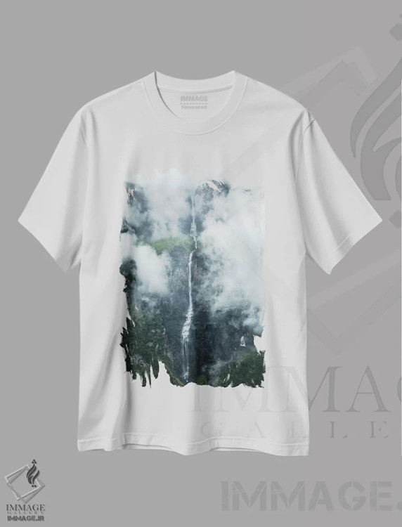 تیشرت سفید طرح دار چشم انداز کوهستانی ابری در آلپ فرانسه، مدیوم اثر دنیل گاستاگر | immage.ir