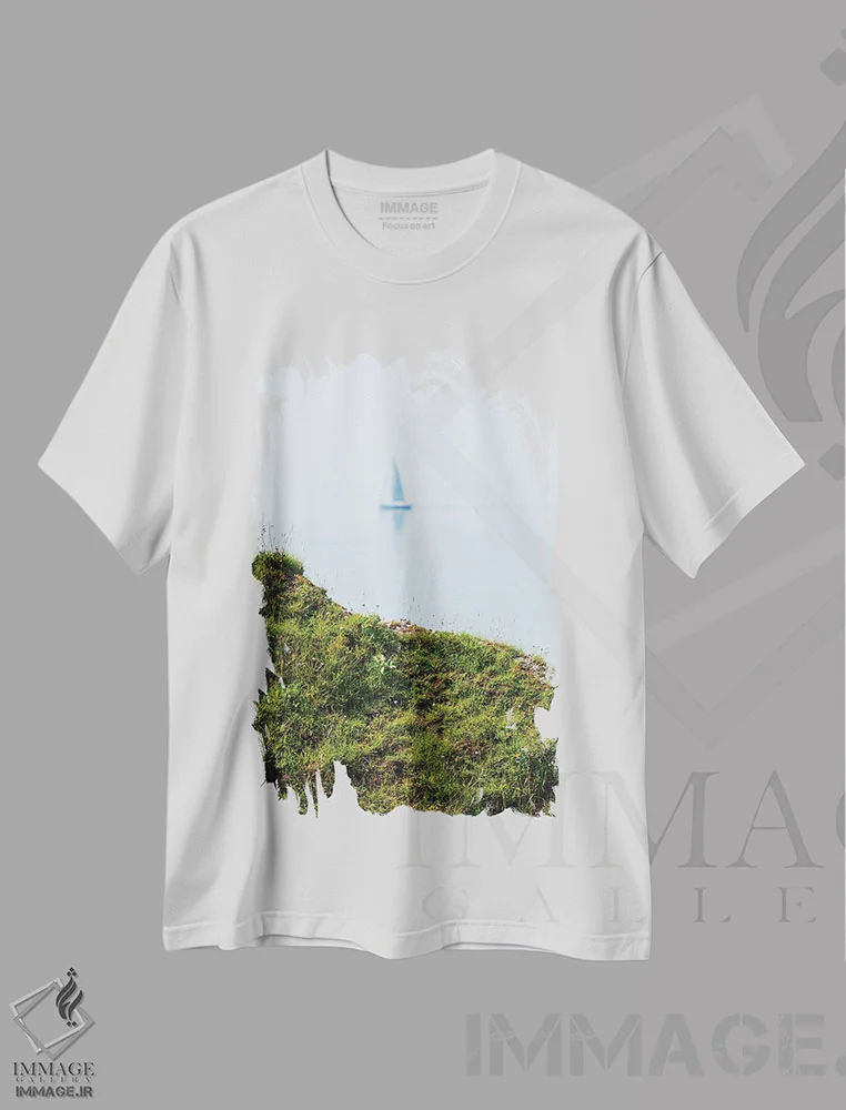 تیشرت سفید طرح دار قایق بادبانی در ساحل بریتانی، مدیوم اثر دنیل گاستاگر | immage.ir