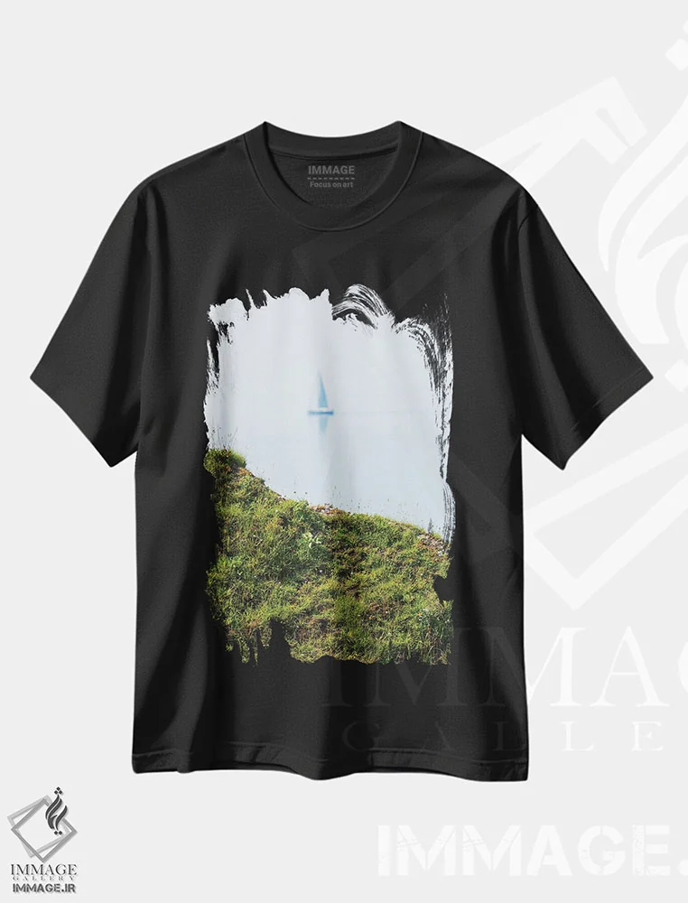 تیشرت مشکی طرح دار قایق بادبانی در ساحل بریتانی، مدیوم اثر دنیل گاستاگر | فروشگاه ایماژ