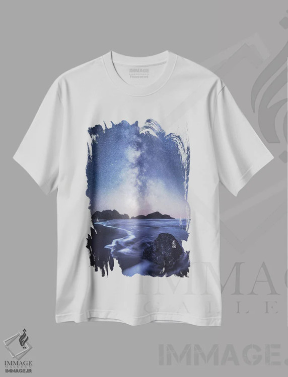 تیشرت سفید طرح دار راه شیری بالای ساحل اورگن، مدیوم اثر دنیل گاستاگر | immage.ir