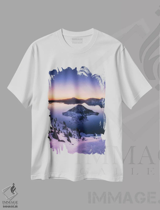 تیشرت سفید طرح دار سپیده دم در دریاچه کراتر، مدیوم اثر دنیل گاستاگر | فروشگاه ایماژ