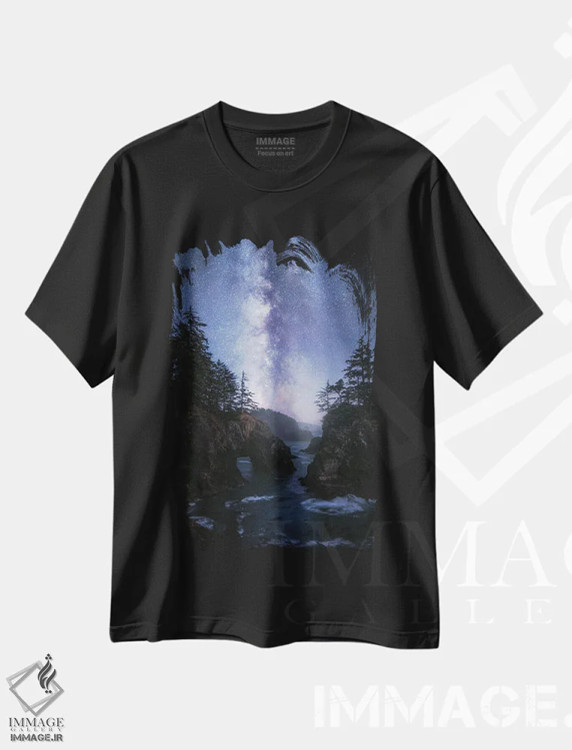 تیشرت مشکی طرح دار راه شیری بالای ساحل وحشی اورگن، مدیوم اثر دنیل گاستاگر | فروشگاه ایماژ