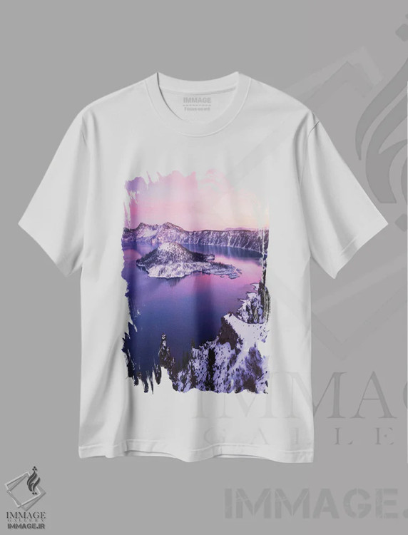 تیشرت سفید طرح دار غروب زمستانی صورتی در دریاچه کراتر، مدیوم اثر دنیل گاستاگر | immage.ir
