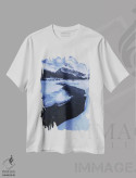 تیشرت سفید طرح دار ساعت آبی زمستانی در رشته کوه های راکی، دکور تعطیلات اثر دنیل گاستاگر | immage.ir