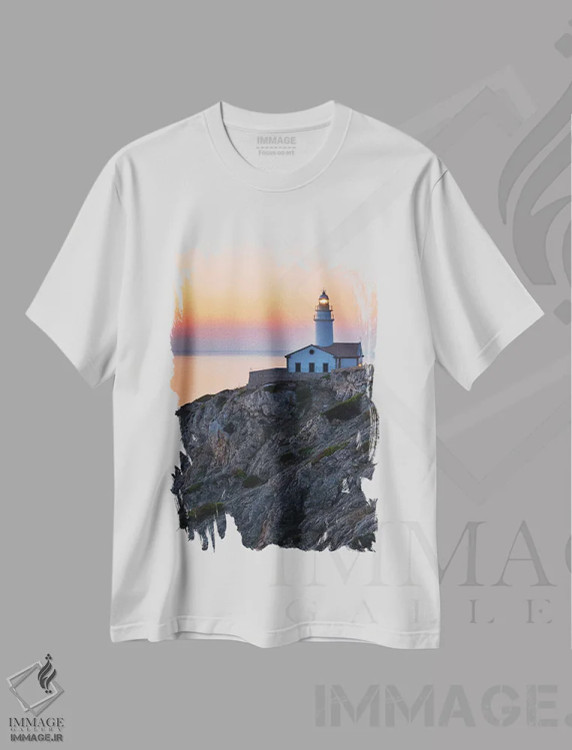 تیشرت سفید طرح دار فانوس دریایی در مایورکا هنگام غروب، مدیوم اثر دنیل گاستاگر | immage.ir