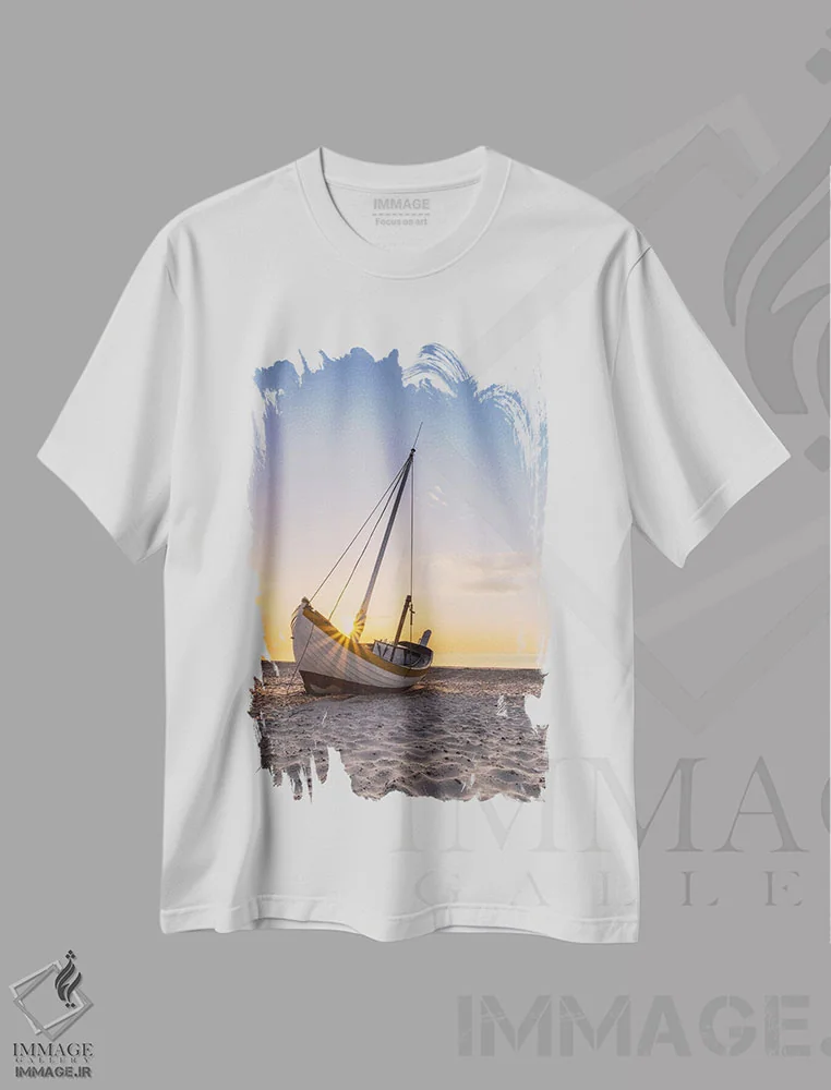 تیشرت سفید طرح دار ساعت طلایی در ساحل ماهیگیری دانمارک، مدیوم اثر دنیل گاستاگر | immage.ir