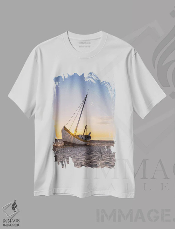 تیشرت سفید طرح دار ساعت طلایی در ساحل ماهیگیری دانمارک، مدیوم اثر دنیل گاستاگر | immage.ir