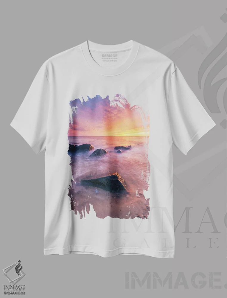 تیشرت سفید طرح دار غروب رنگارنگ در ساحل، مدیوم اثر دنیل گاستاگر | فروشگاه ایماژ