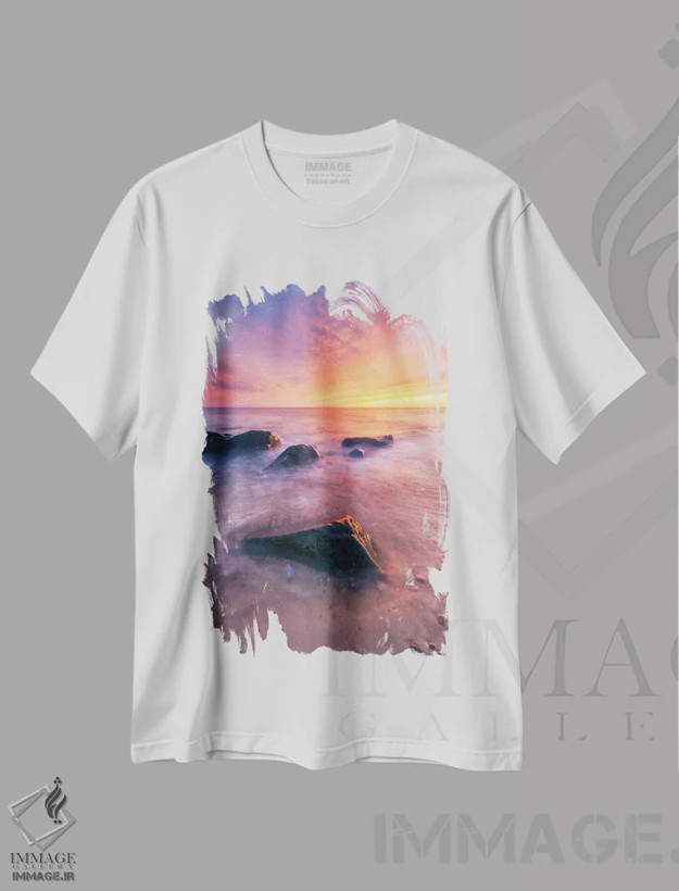 تیشرت سفید طرح دار غروب رنگارنگ در ساحل، مدیوم اثر دنیل گاستاگر | فروشگاه ایماژ