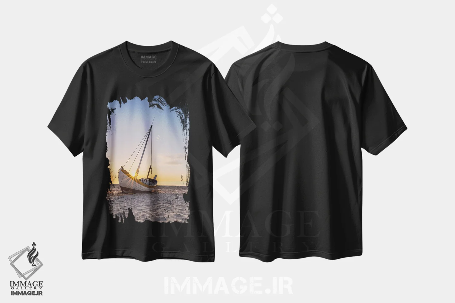 تیشرت مشکی طرح دار ساعت طلایی در ساحل ماهیگیری دانمارک، مدیوم اثر دنیل گاستاگر | فروشگاه ایماژ