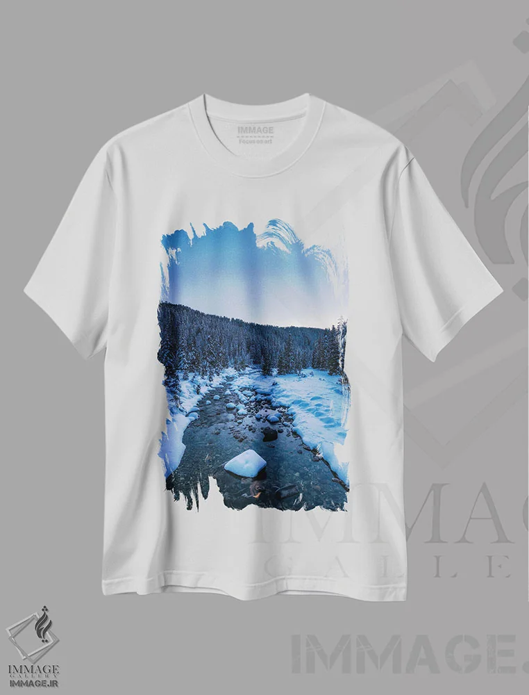 تیشرت سفید طرح دار صحنه ی سرد زمستانی در جنگل، مدیوم اثر دنیل گاستاگر | فروشگاه ایماژ