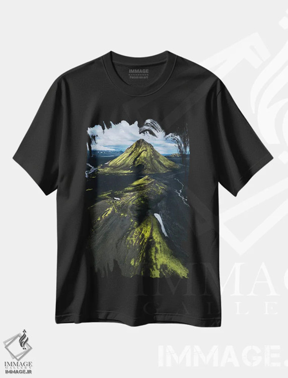 تیشرت مشکی طرح دار هرم سبز در ارتفاعات ایسلند، مدیوم اثر دنیل گاستاگر | فروشگاه ایماژ