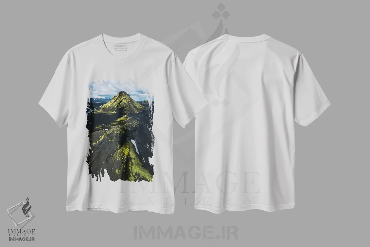 تیشرت سفید طرح دار هرم سبز در ارتفاعات ایسلند، مدیوم اثر دنیل گاستاگر | immage.ir