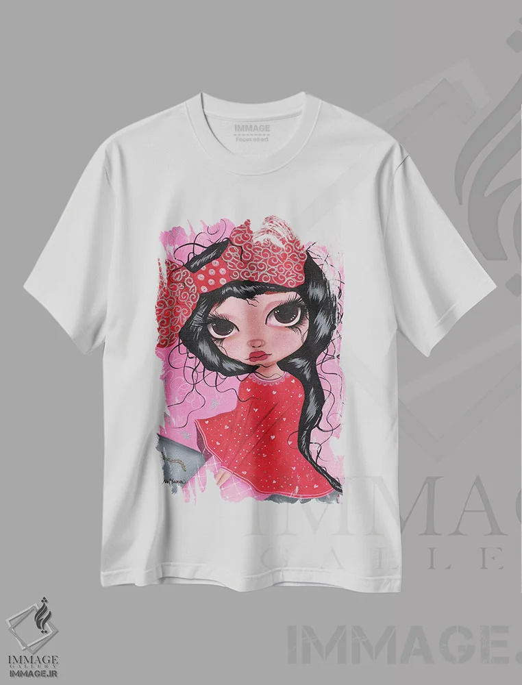 تیشرت سفید طرح دار زیبا در لباس صورتی، هنر فاخر معاصر اثر داتی گلیسون | immage.ir