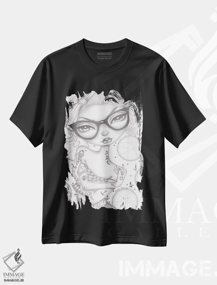 تیشرت مشکی طرح دار بتی، هنر فاخر معاصر اثر داتی گلیسون | immage.ir