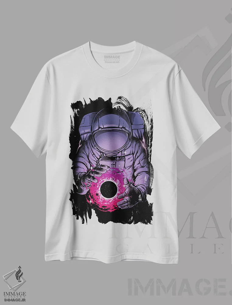 تیشرت سفید طرح دار فضای ژرف، هنر دیجیتال اثر دیجیتال کاربین | فروشگاه ایماژ
