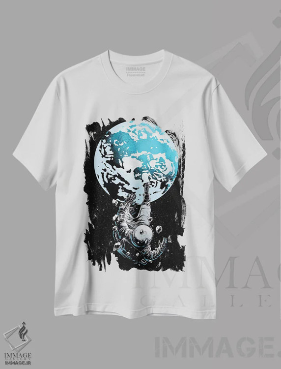 تیشرت سفید طرح دار فضانورد گمشده، هنر دیجیتال اثر دیجیتال کاربین | فروشگاه ایماژ