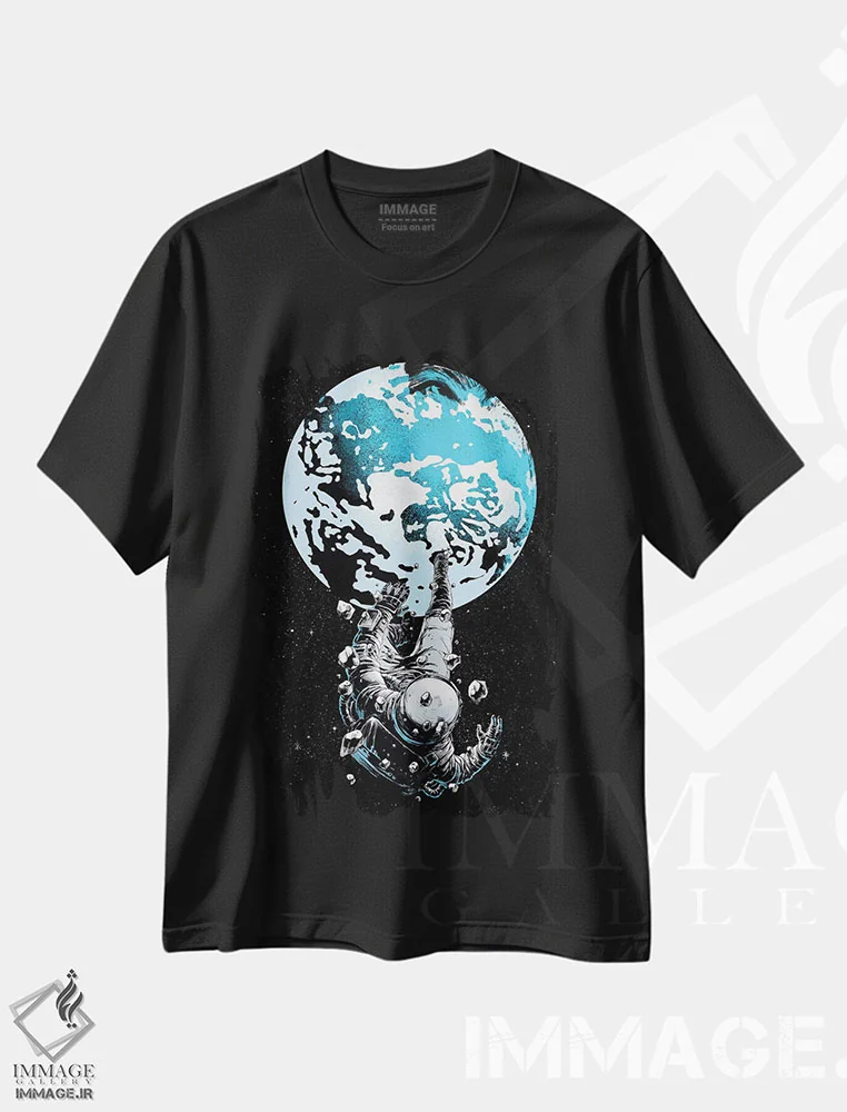 تیشرت مشکی طرح دار فضانورد گمشده، هنر دیجیتال اثر دیجیتال کاربین | immage.ir