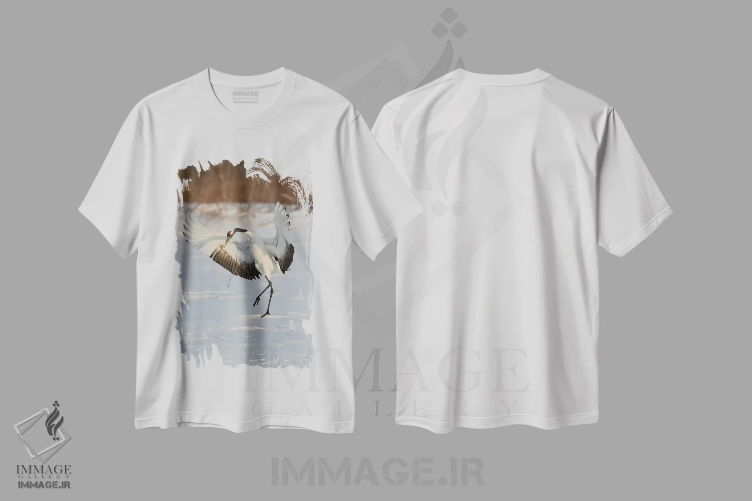 تیشرت سفید طرح دار Japan,درنای تاج سرخ کمیاب در جزیره شمالی هوکایدو، ژاپن، مدیوم اثر دارل گالین | فروشگاه ایماژ