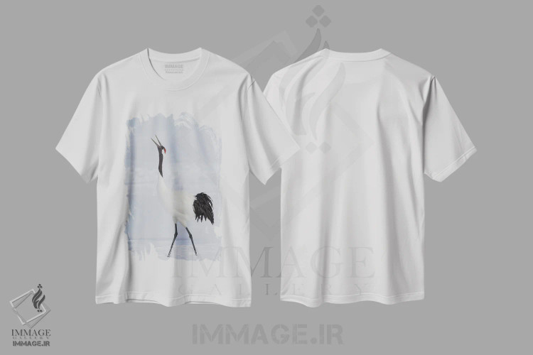 تیشرت سفید طرح دار Japan,درنای تاج قرمز جزیره شمالی هوکایدو، ژاپن، مدیوم اثر دارل گالین | immage.ir