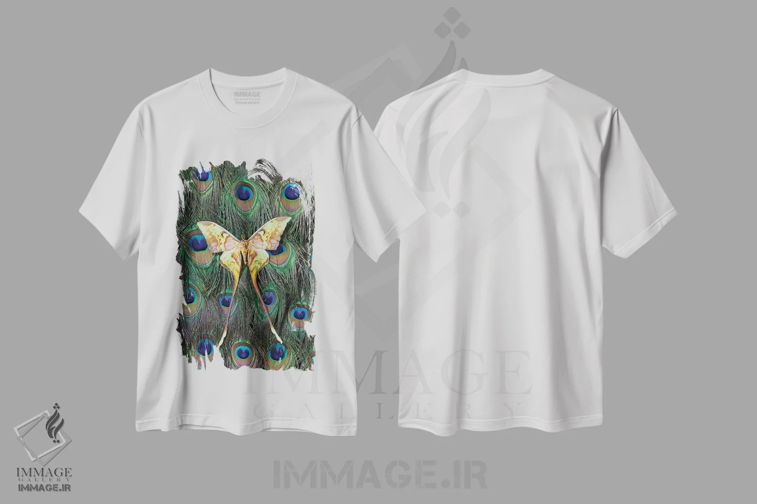 تیشرت سفید طرح دار شب پره ماه مالزی روی دم طاووس، عکاسی ماکرو اثر دارل گالین | immage.ir
