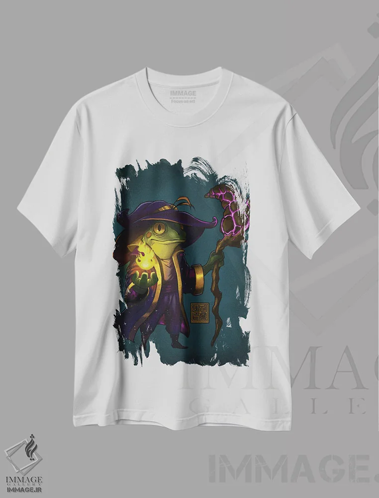 تیشرت سفید طرح دار قورباغه جادوگر، مدیوم اثر دینگ ژونگ هو | immage.ir