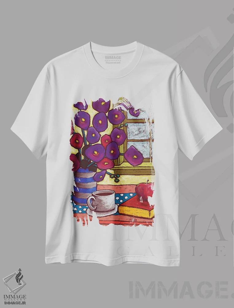 تیشرت سفید طرح دار گل ها، تزئینی اثر دیویدای هینْدز | immage.ir