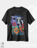 تیشرت مشکی طرح دار میان گل ها، دکور روستایی اثر دیویدای هینْدز | فروشگاه ایماژ