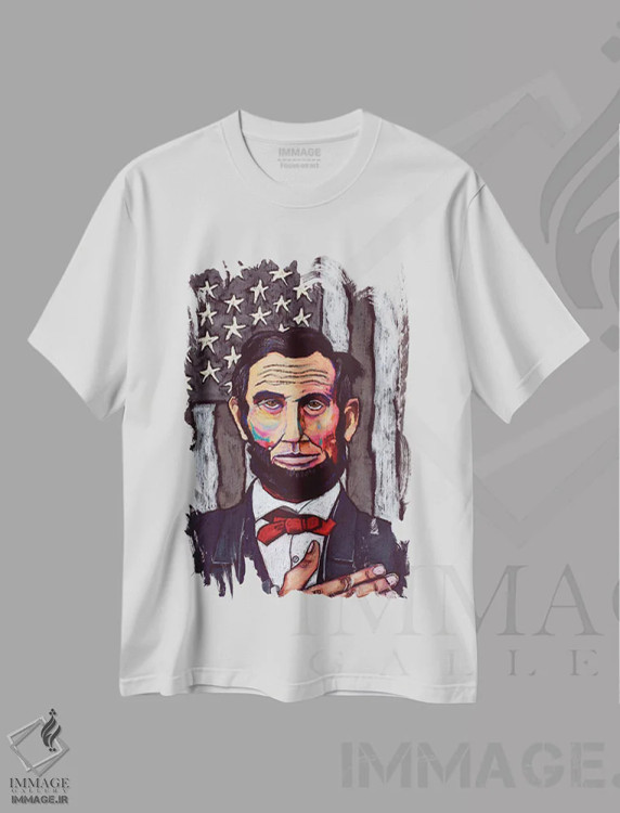 تیشرت سفید طرح دار به پرچم سوگند یاد می کنم، دکور آمریکایی اثر دیویدای هینْدز | immage.ir