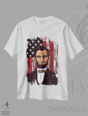 تیشرت سفید طرح دار پرچم لینکلن، دکور آمریکایی اثر دیویدای هینْدز | فروشگاه ایماژ
