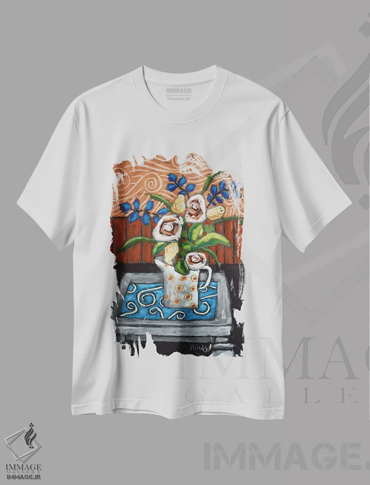 تیشرت سفید طرح دار گل ها، تزئینی اثر دیویدای هینْدز | immage.ir