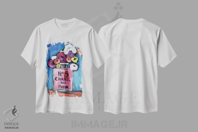 تیشرت سفید طرح دار شنل قدیمی، تزئینی اثر دیویدای هینْدز | immage.ir