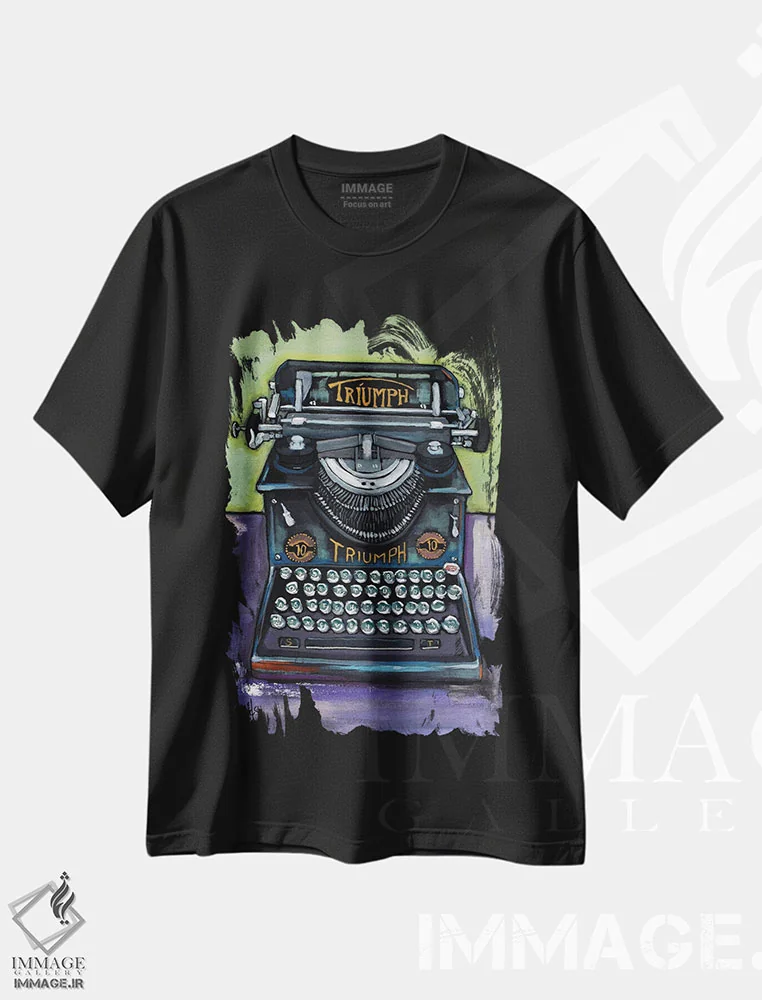 تیشرت مشکی طرح دار ماشین تایپ قدیمی Triumph، تزئینی اثر دیویدای هینْدز | immage.ir