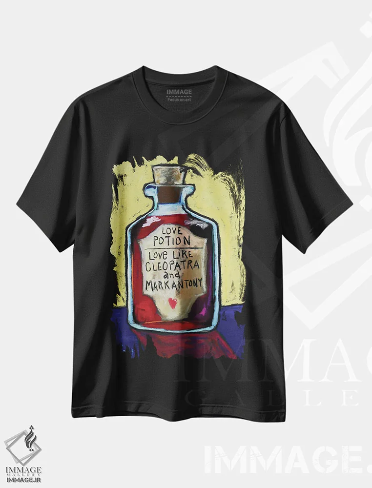 تیشرت مشکی طرح دار معجون عشق اصلی، دکور معاصر اثر دیویدای هینْدز | immage.ir