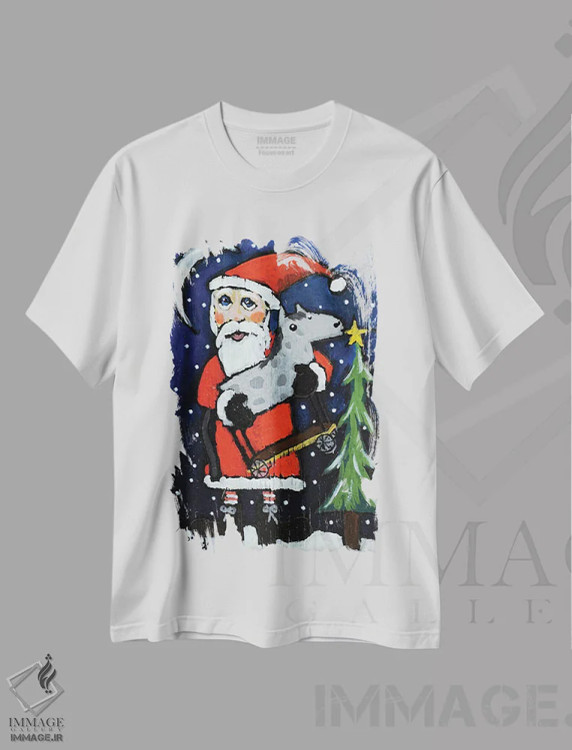 تیشرت سفید طرح دار اسب بازی بابانوئل، دکور تعطیلات اثر دیویدای هینْدز | immage.ir