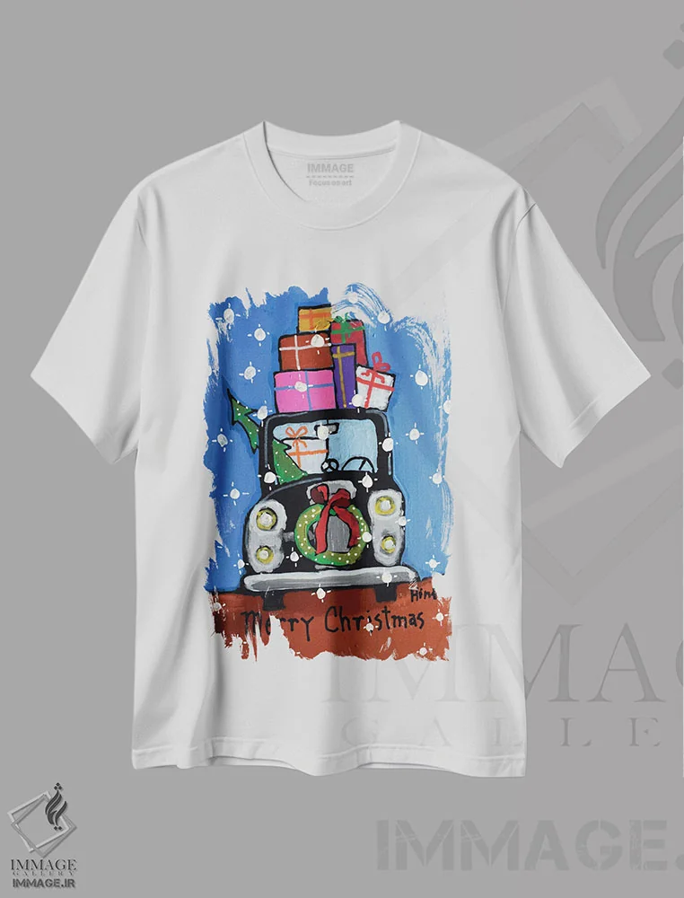 تیشرت سفید طرح دار کریسمس مبارک، داریم می آییم، تابلو و عبار ت های کریسمسی اثر دیویدای هینْدز | فروشگاه ایماژ