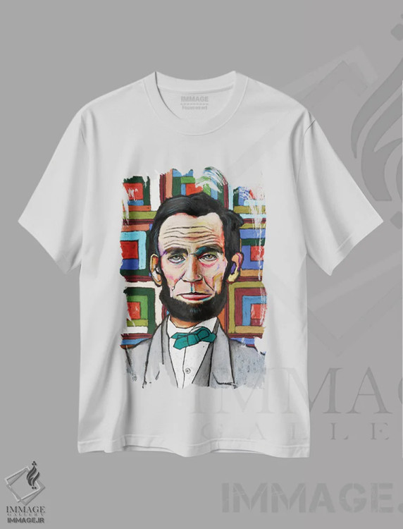 تیشرت سفید طرح دار لینکلن وصله دوزی شده، تزئینی اثر دیویدای هینْدز | immage.ir
