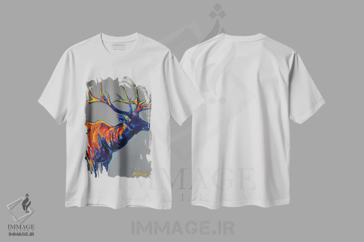 تیشرت سفید طرح دار در سایه ها، دکور کلبه و لژ اثر دریک هیگینز | immage.ir