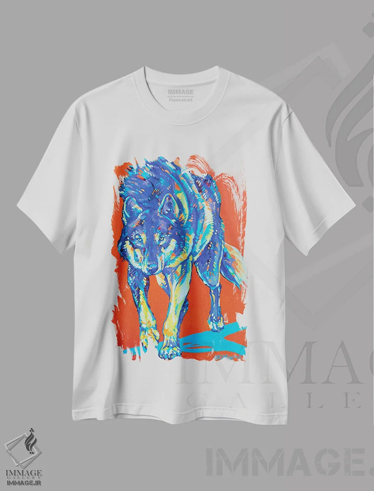 تیشرت سفید طرح دار گرگ خاکستری کوتنی، دکور کلبه و لژ اثر دریک هیگینز | فروشگاه ایماژ