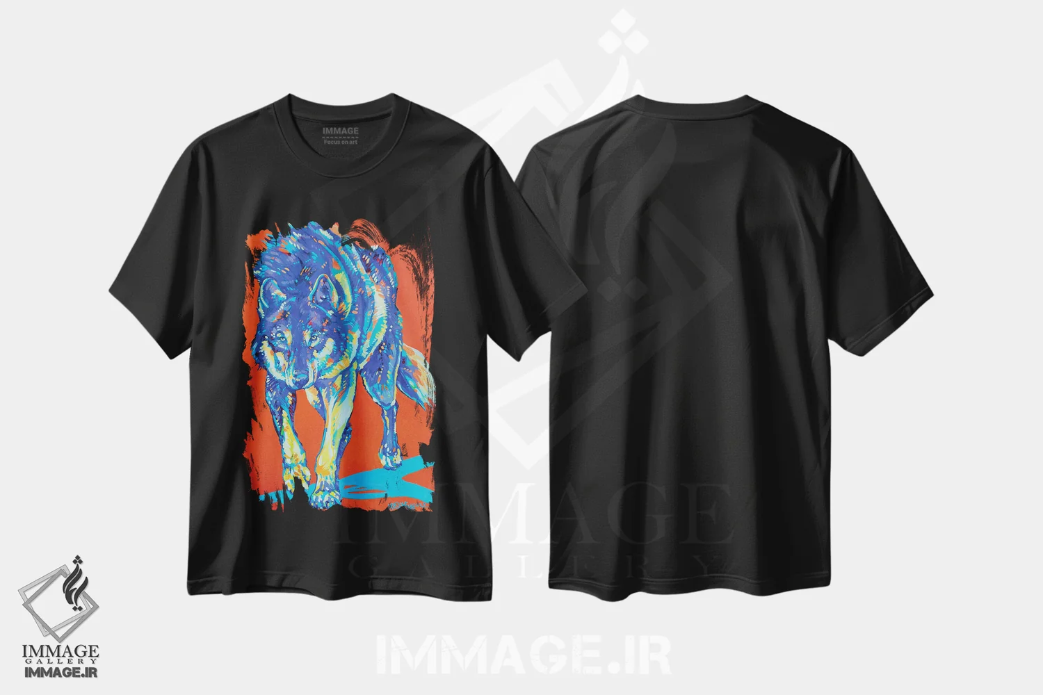 تیشرت مشکی طرح دار گرگ خاکستری کوتنی، دکور کلبه و لژ اثر دریک هیگینز | immage.ir