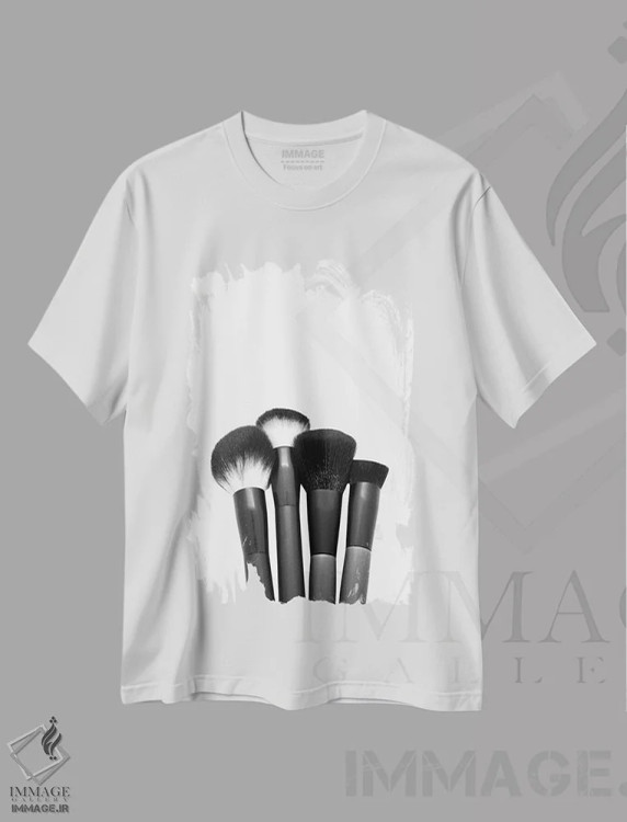تیشرت سفید طرح دار قلم موهای آرایش سیاه و سفید، عکاسی سیاه و سفید اثر پیج ترنر | فروشگاه ایماژ