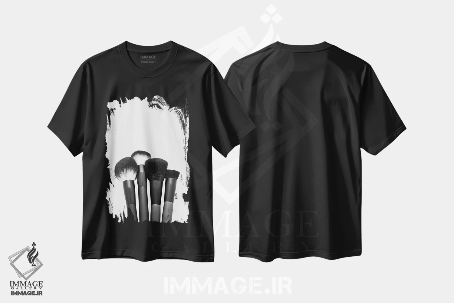 تیشرت مشکی طرح دار قلم موهای آرایش سیاه و سفید، عکاسی سیاه و سفید اثر پیج ترنر | immage.ir