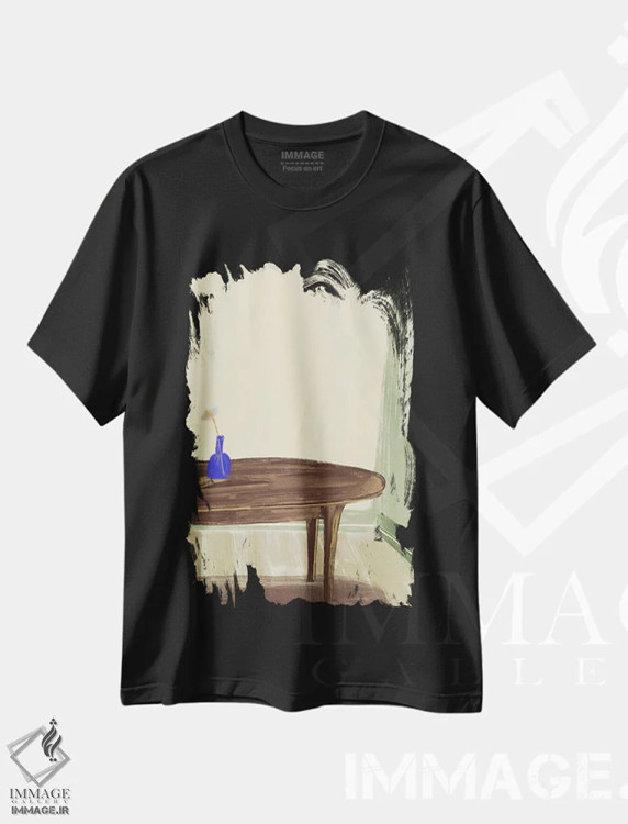 تیشرت مشکی طرح دار در اتاقی با بطری آبی و میز، تزئینی اثر پیج ترنر | فروشگاه ایماژ