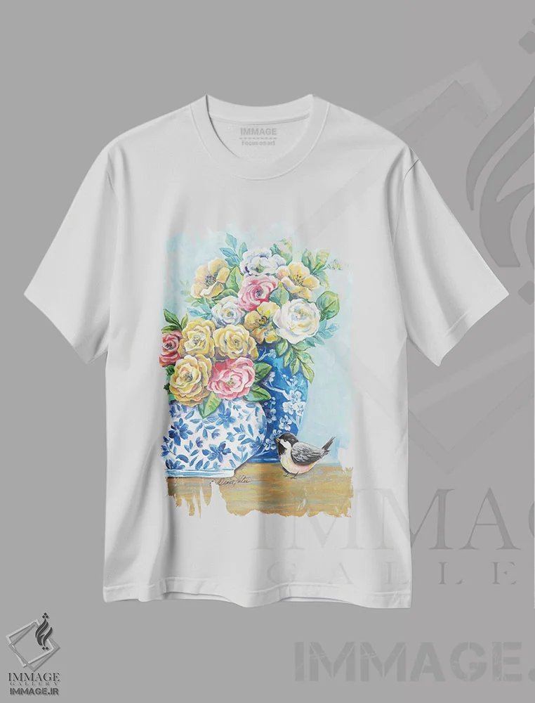 تیشرت سفید طرح دار گلدان های چینی آبی و سفید، شینوازری اثر دایان کاتر | فروشگاه ایماژ